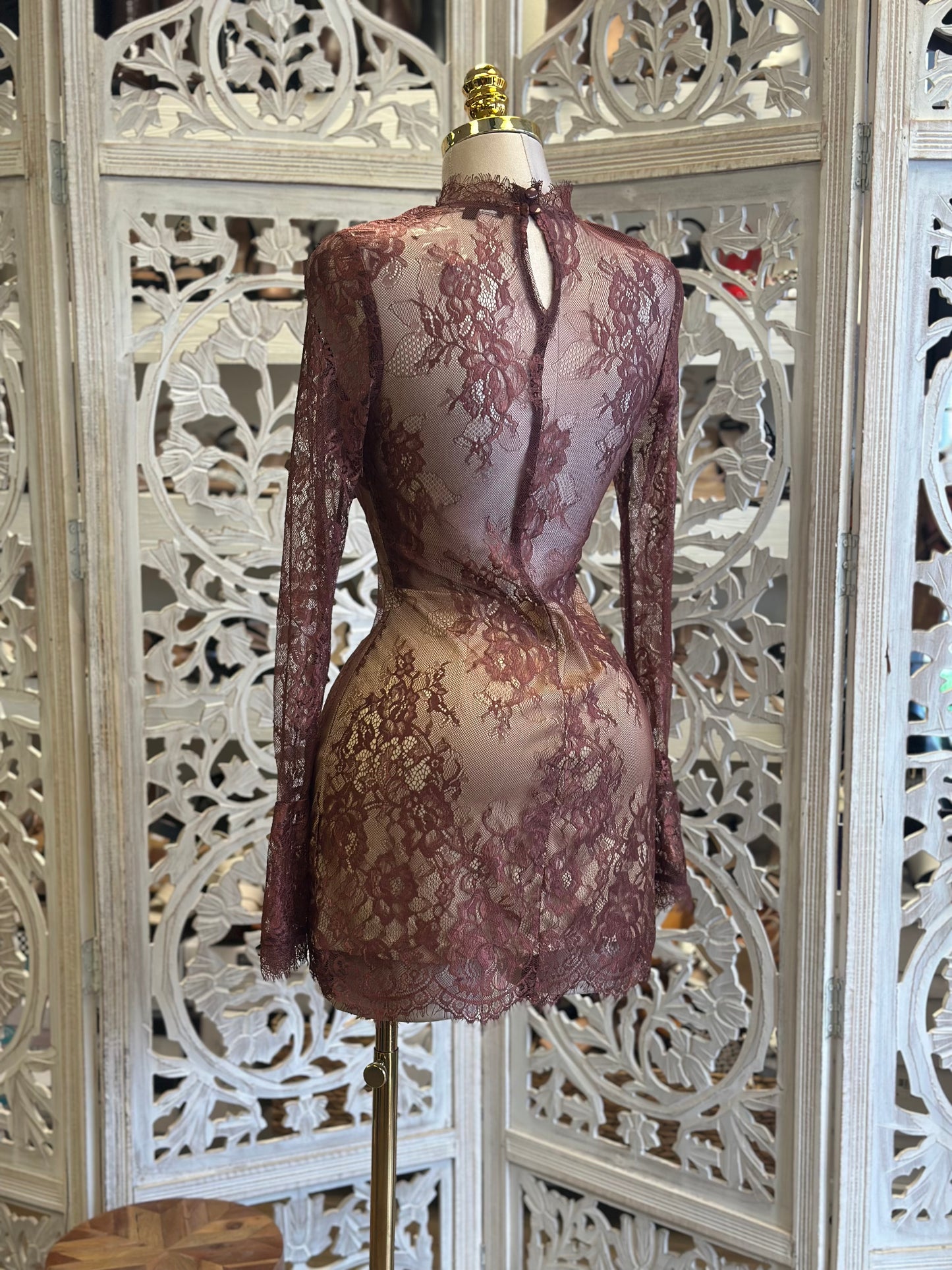 Brown Nude Lace Mini Dress - No estira …  not  Stretchy SIZE UP