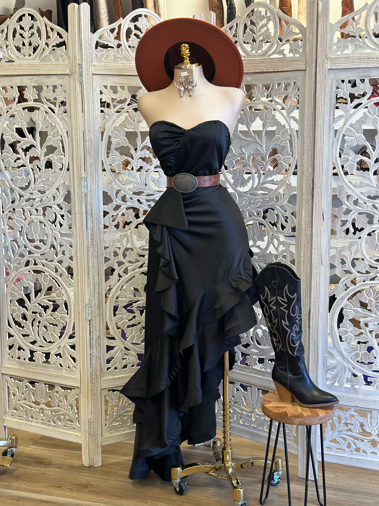 Black Heartlined High Low Dress- Not Stretchy, No Estira viene reducido