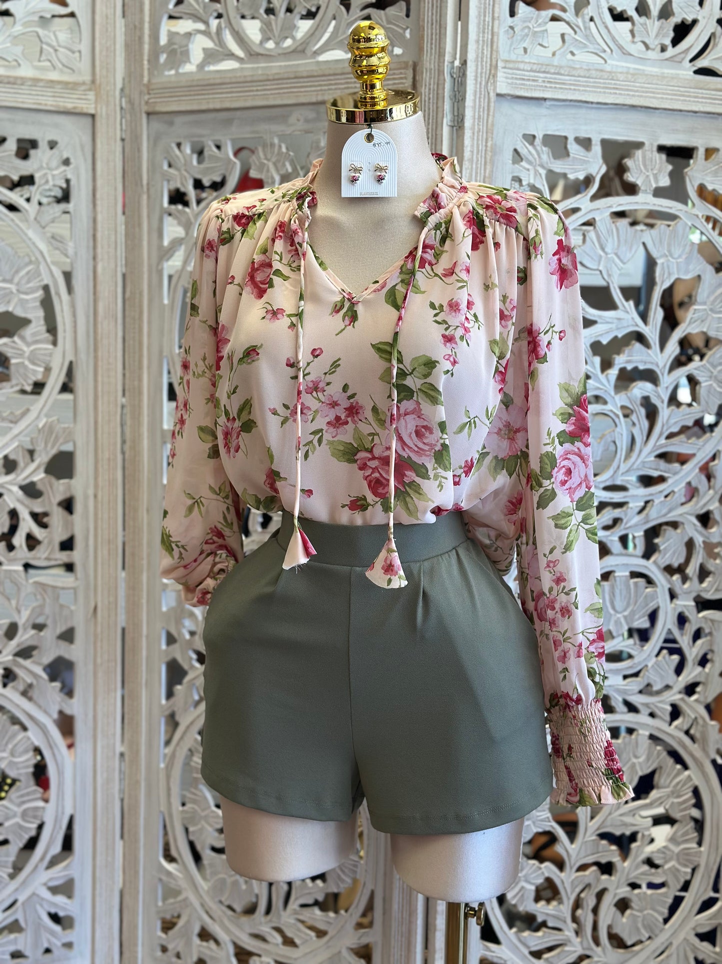 Olive Brass Detail Shorts - Slightly Stretchy, Estira Poco