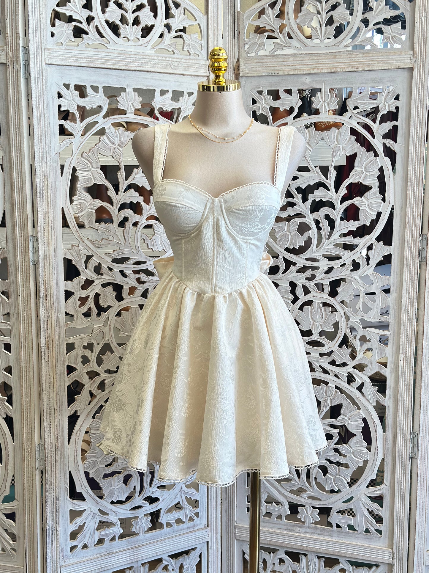 Lace Lined Floral Ivory Dress-No Estira, Not Stretchy