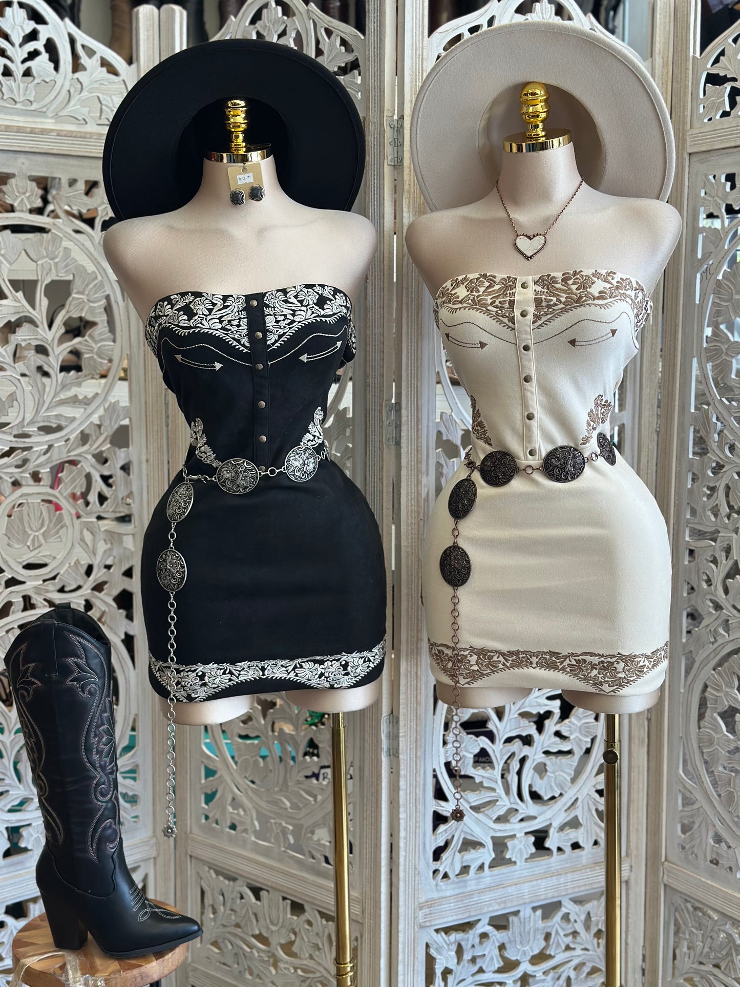 Western Embroidered Dress- Stretchy, stretches a littleEstira poco