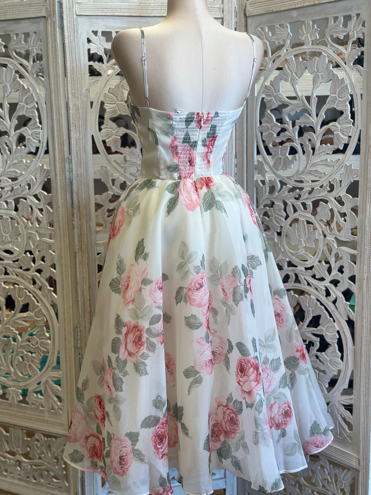Puffy Floral Pastel Dress-No Estira, Not Stretchy.. cinto no incluido