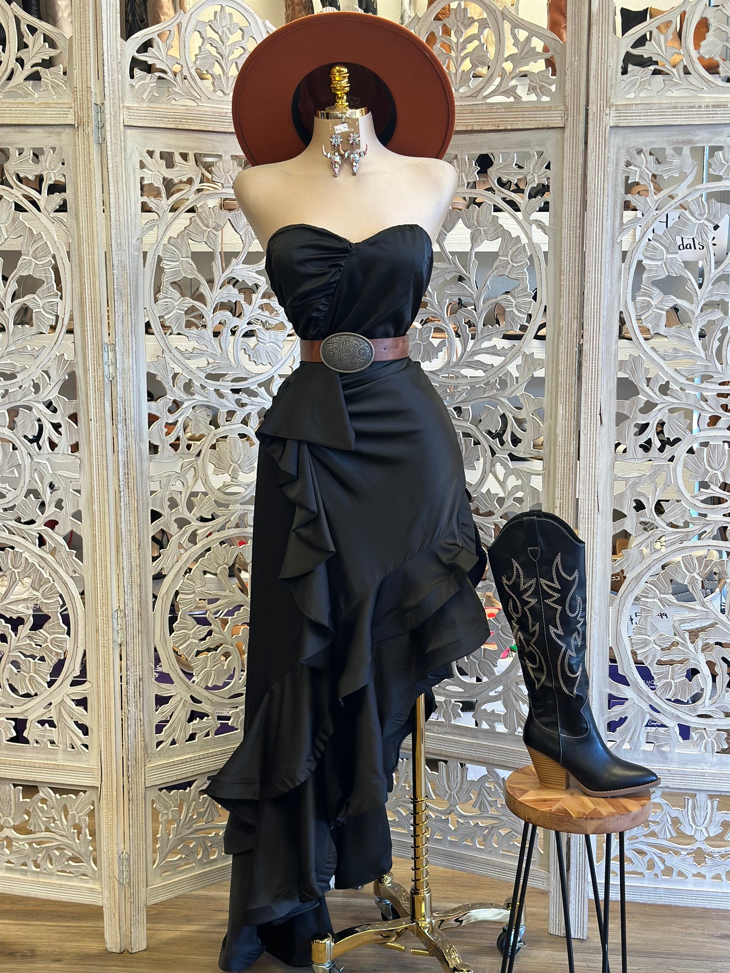 Black Heartlined High Low Dress- Not Stretchy, No Estira viene reducido