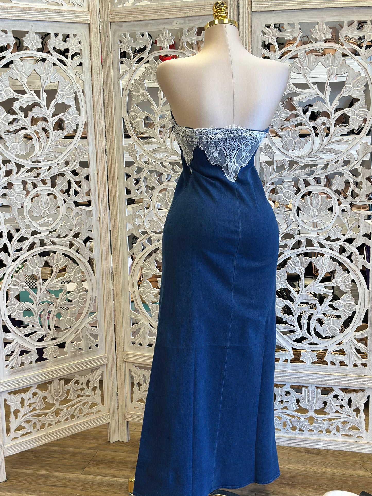 Lace Denim Maxi Dress-Estira Poco , Slightly Stretchy