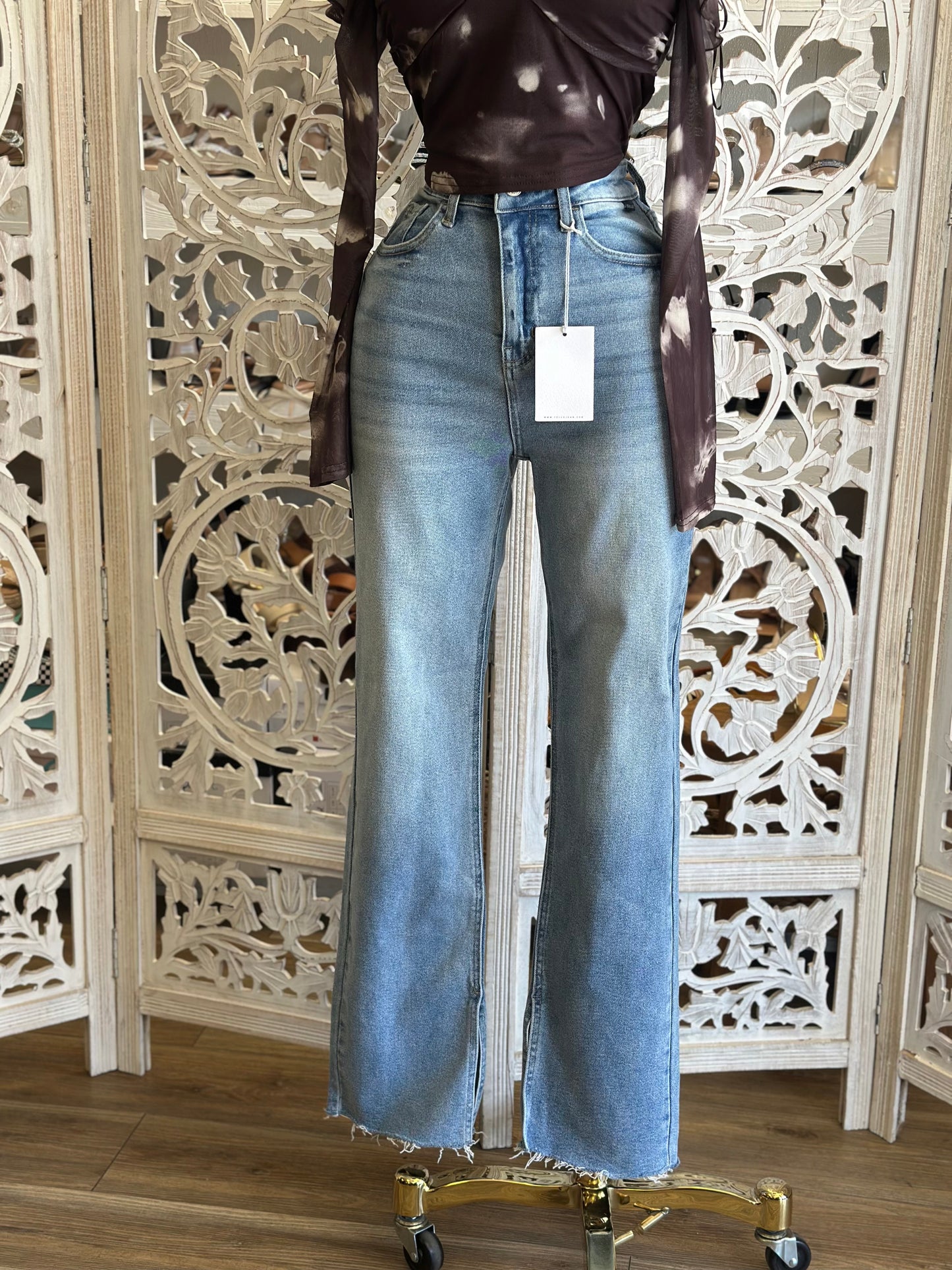 Medium Wash Straight Distressed Jeans - Stretchy, Estira