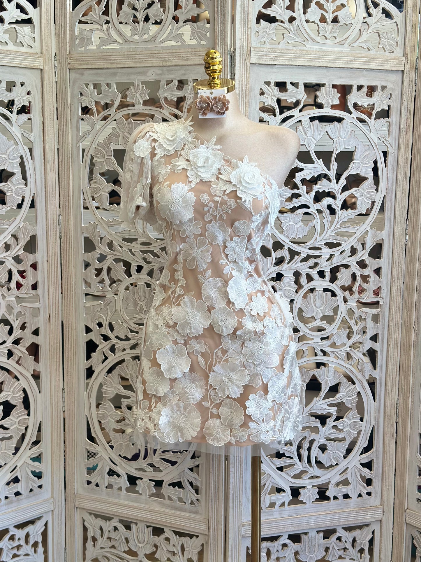 Nude Floral One Sleeve Mini Dress - no Estira, no Stretchy