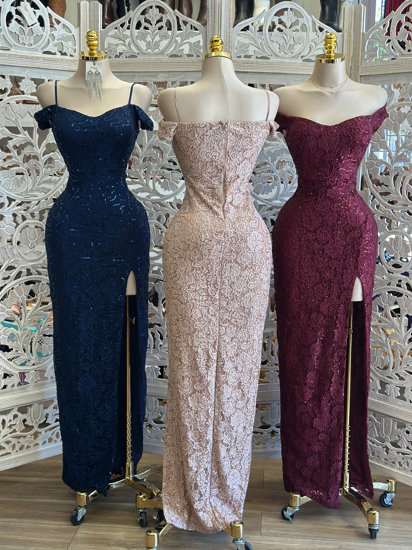 Lace Sequin Elegant Dress- Estira Poco , Slightly Stretchy