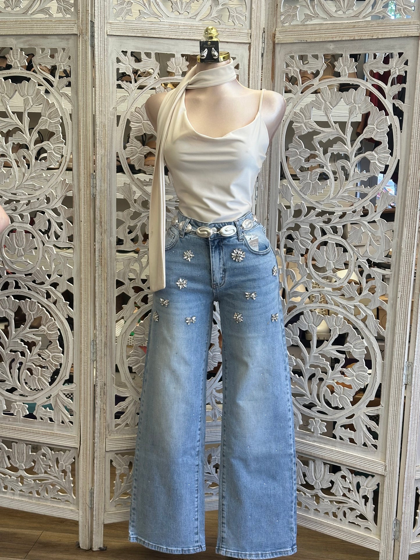 Floral Rhinestones Wide Leg Jeans -Estira Poco , Slightly Stretchy