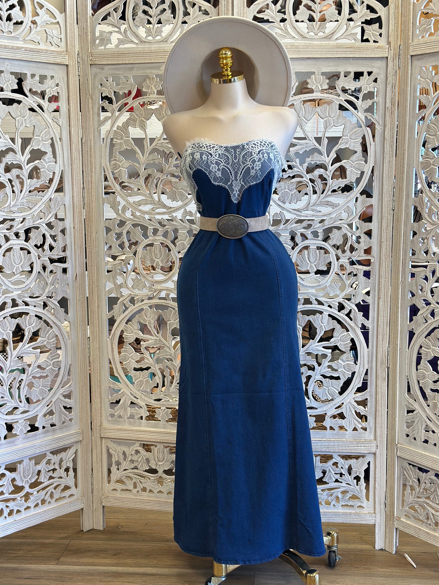 Lace Denim Maxi Dress-Estira Poco , Slightly Stretchy