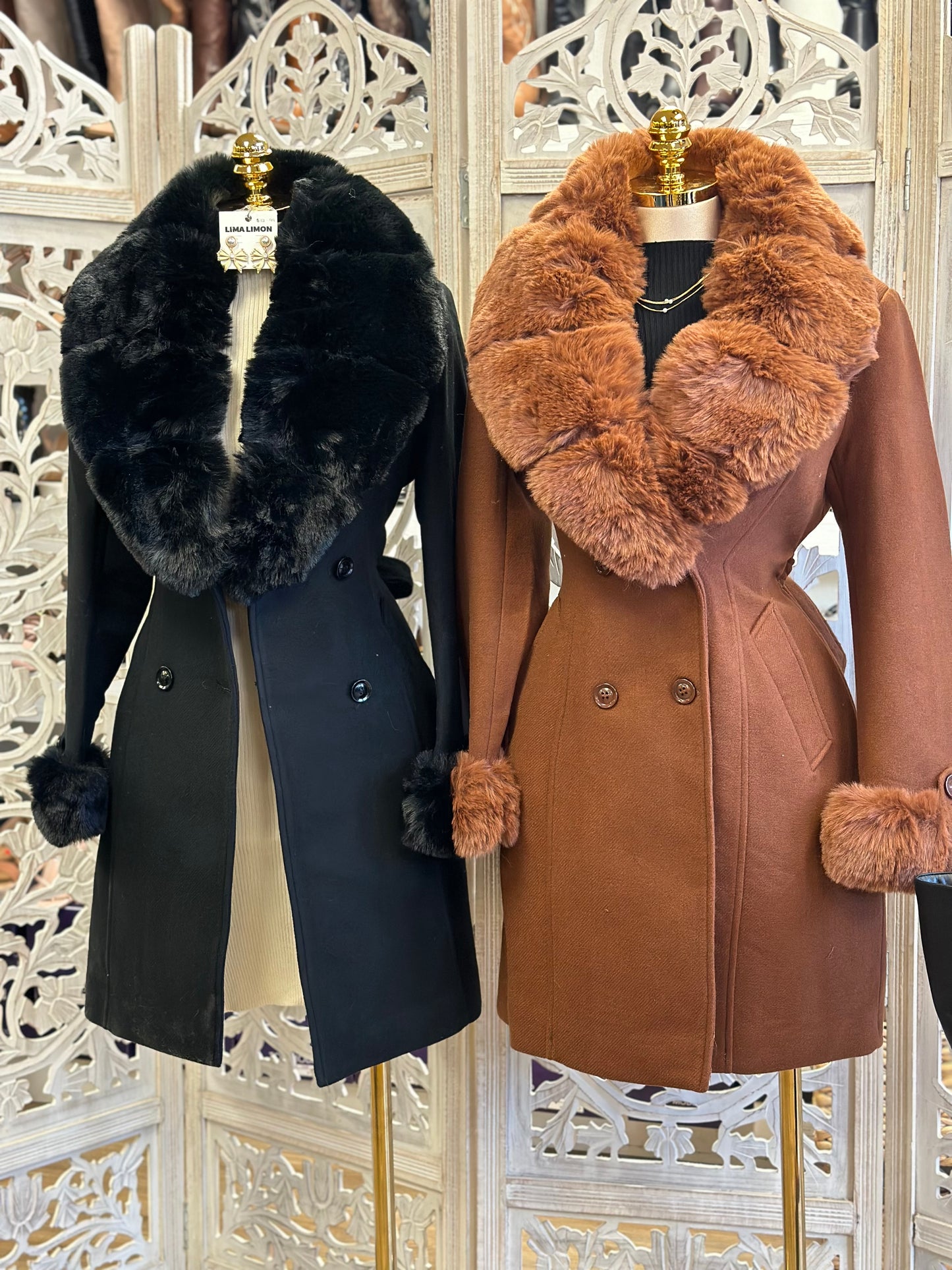 Fur Lined Button Coat- Not Stretchy, No Estira pero viene a su talla