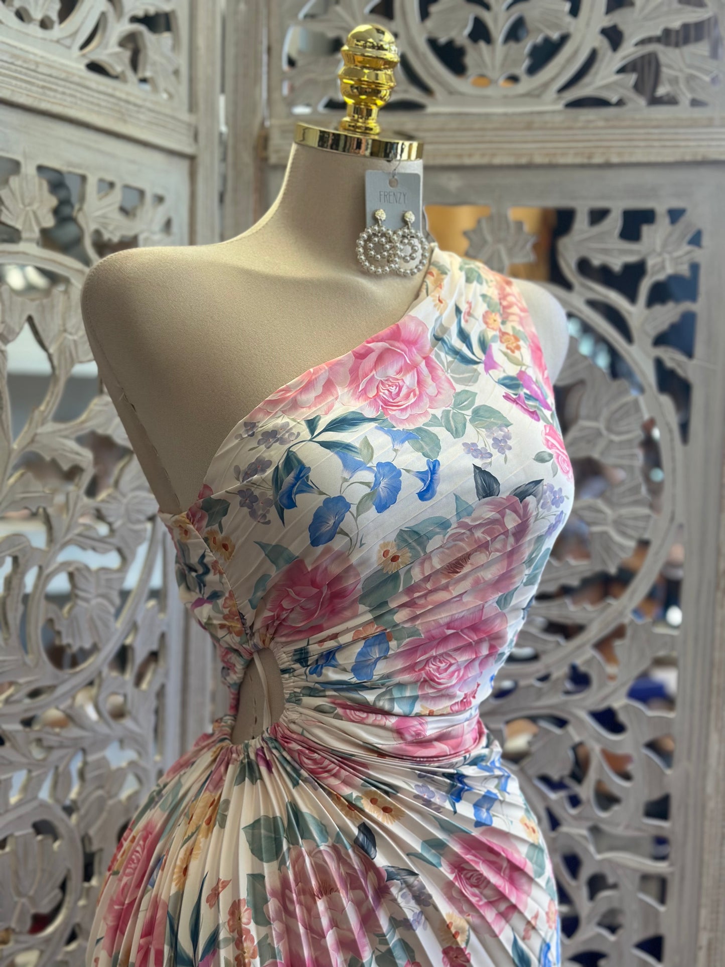 Pleated Pastel Floral Dress-No Estira, Not Stretchy