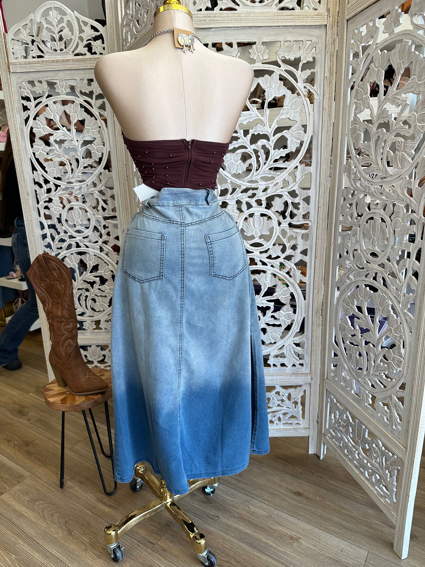 Denim Oval Slit Skirt- Estira Poco, Slightly Stretchy