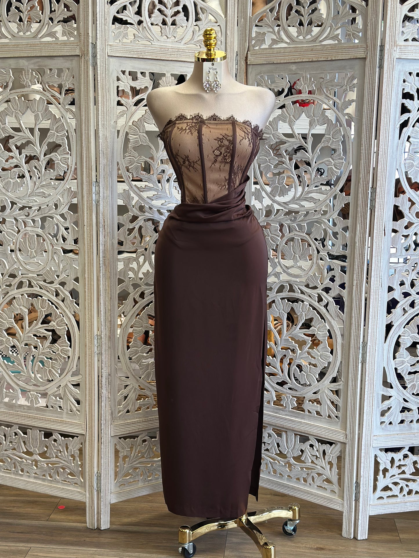 Lace Bodice Wrapped Dress -  Estira Poco, Slightly Stretchy