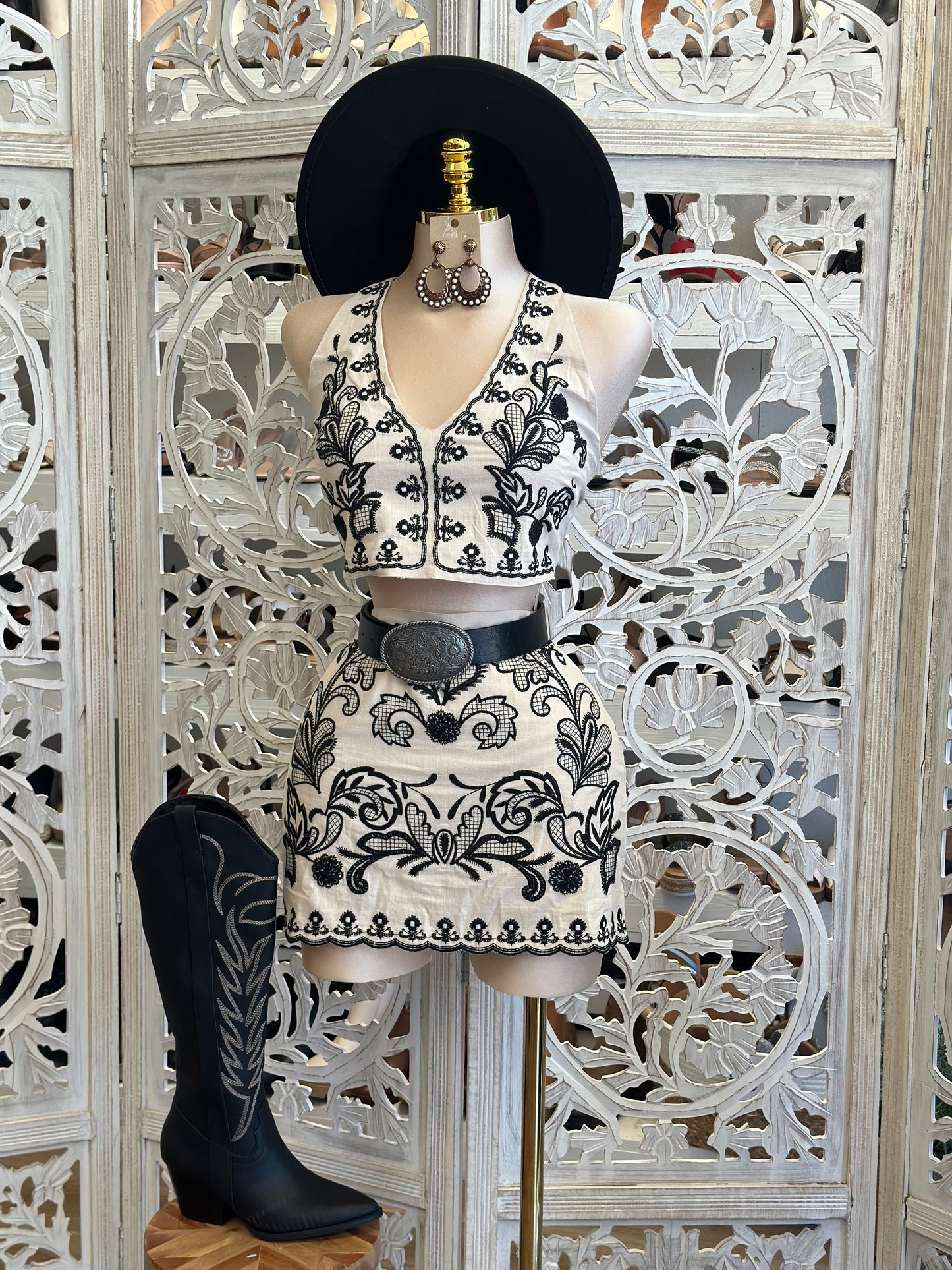 Embroidered Halter Linen Set- Not Stretchy, No Estira