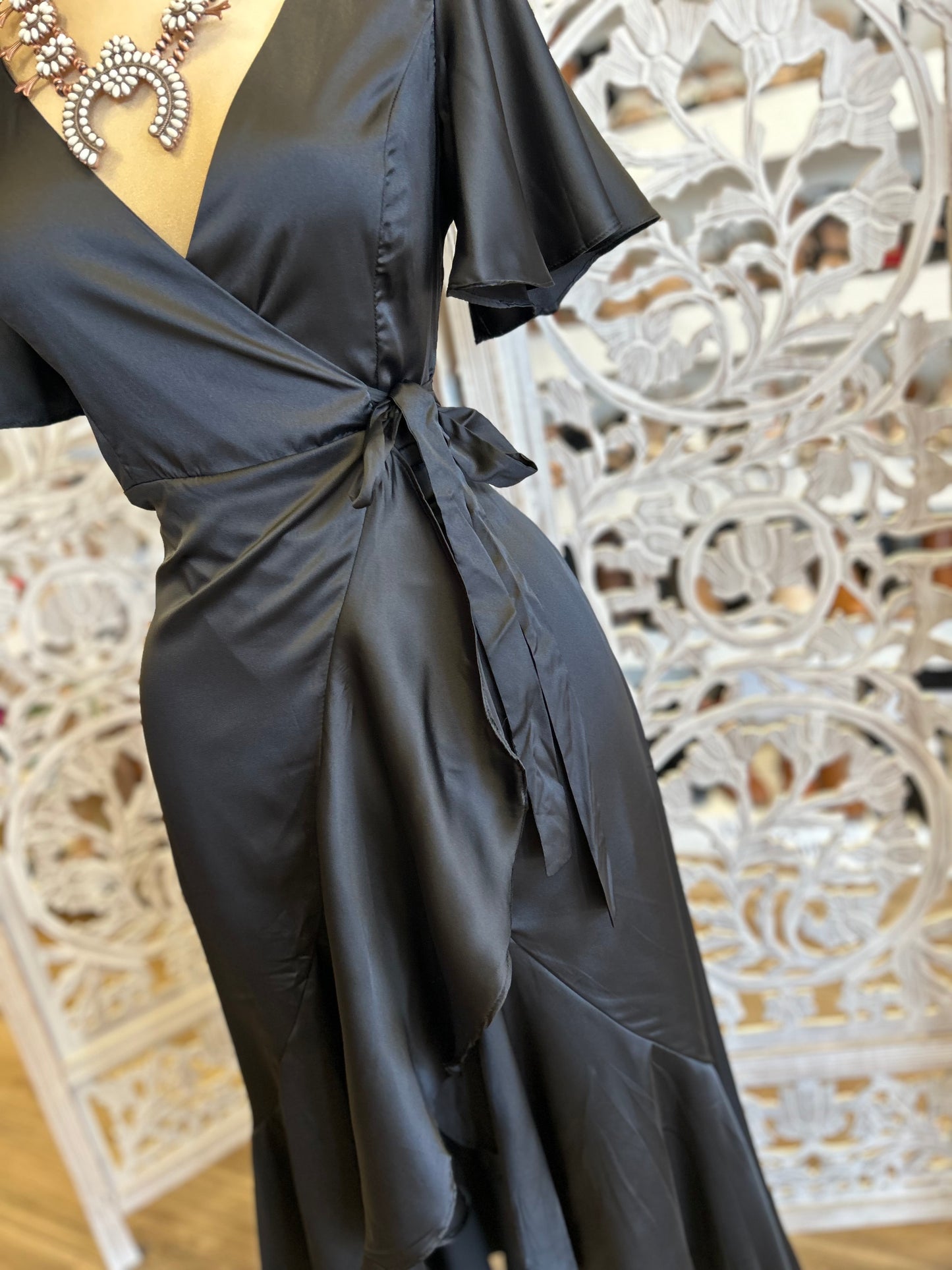 Black Ruffle Wrapped Maxi Dress - Not Stretchy 100 % poliéster
