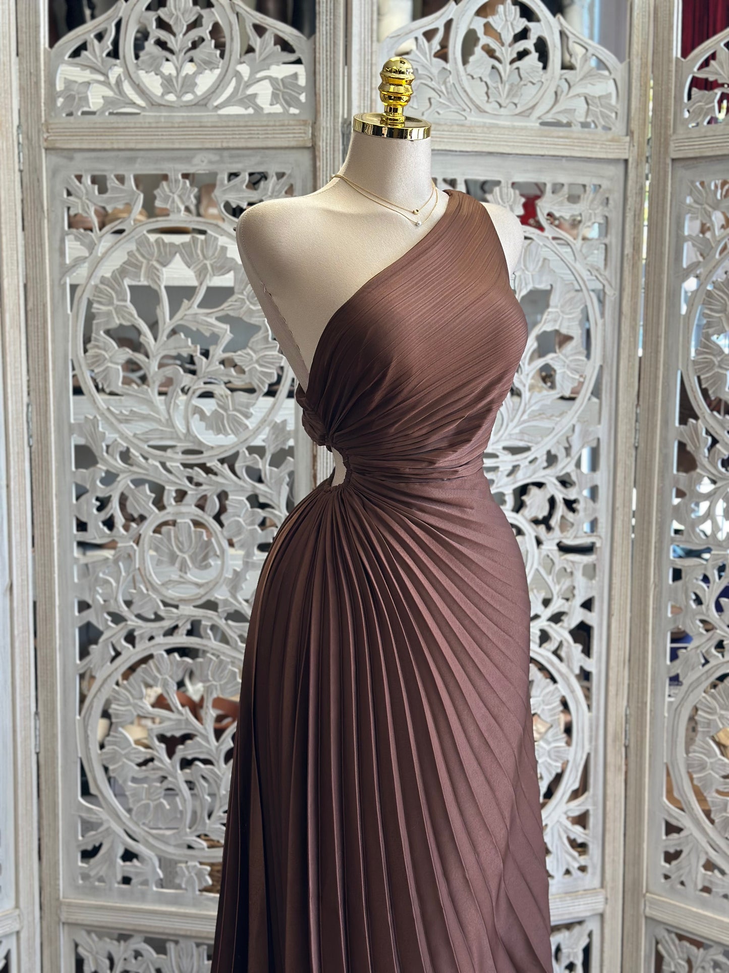Earth Brown Pleated One Sleeve Midi Dress -  Estira Poco , Slightly Stretchy