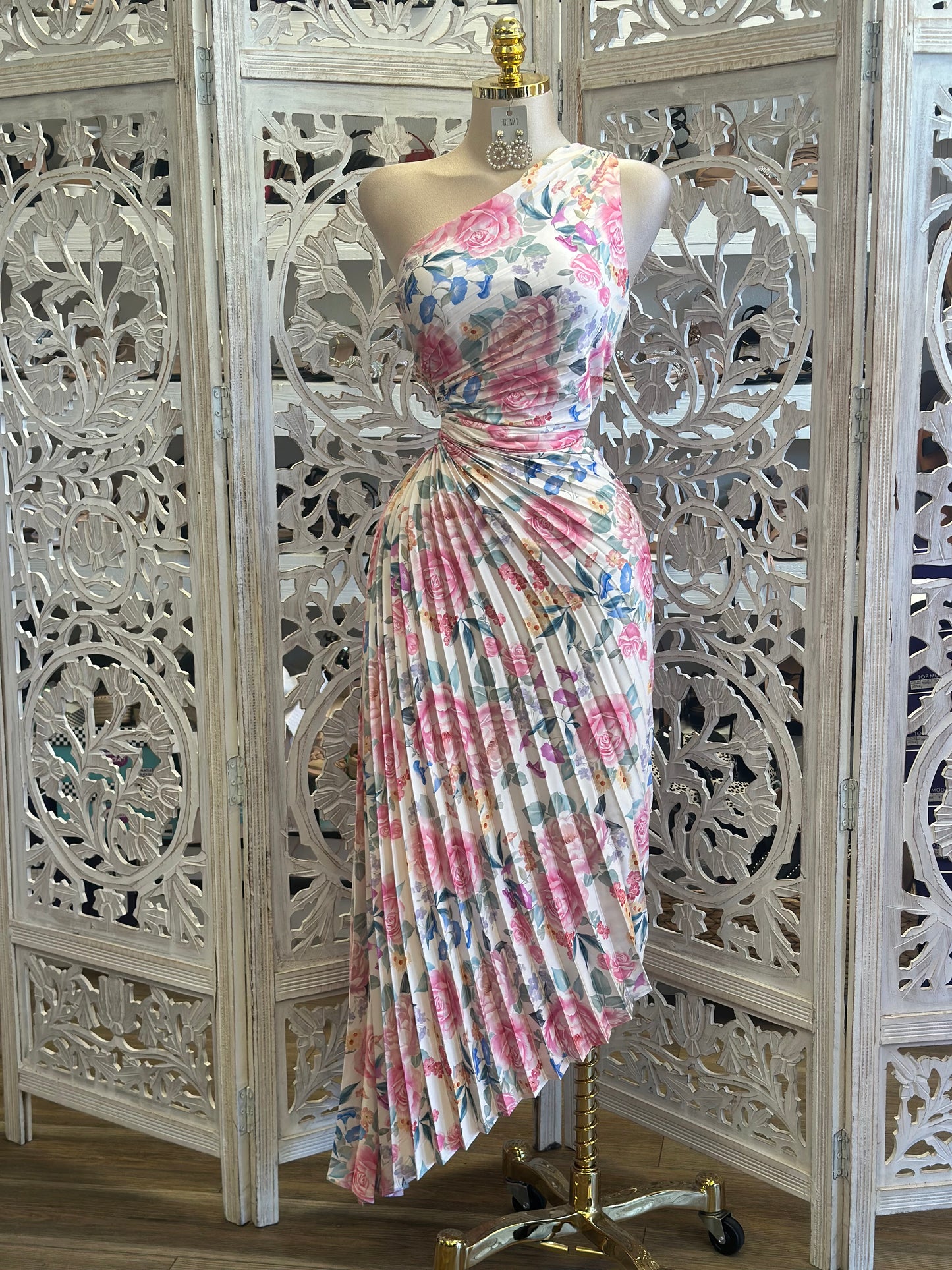 Pleated Pastel Floral Dress-No Estira, Not Stretchy