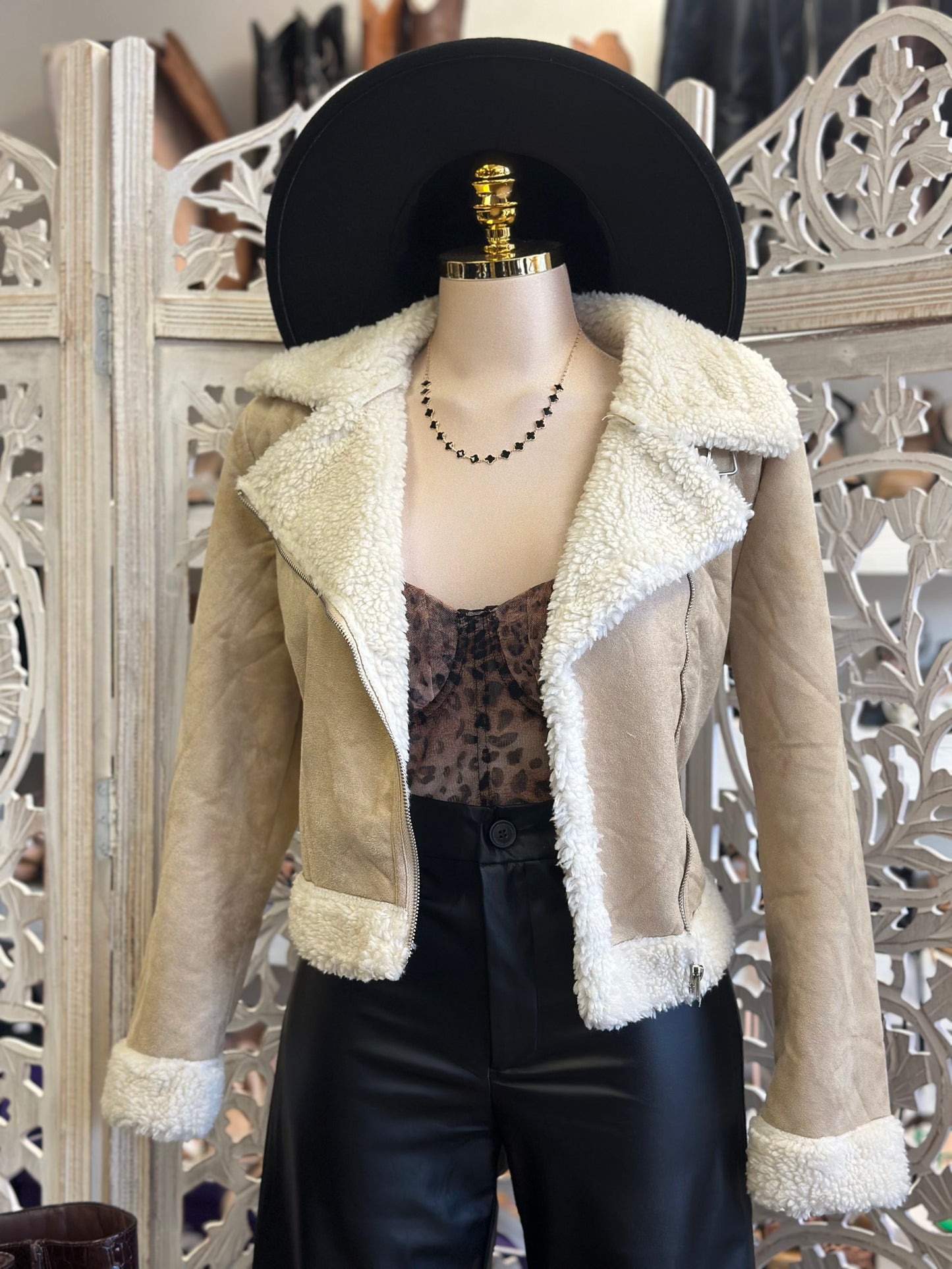 Beige Sherpa Suede Jacket- Slightly Stretchy, Estira Poco