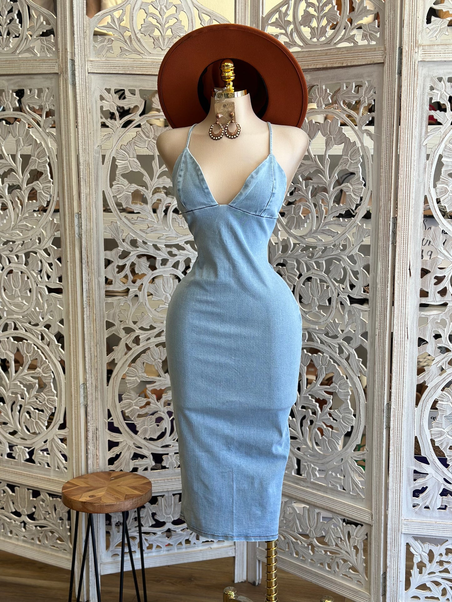 Cross Back Light Denim Dress - Estira, muy poco