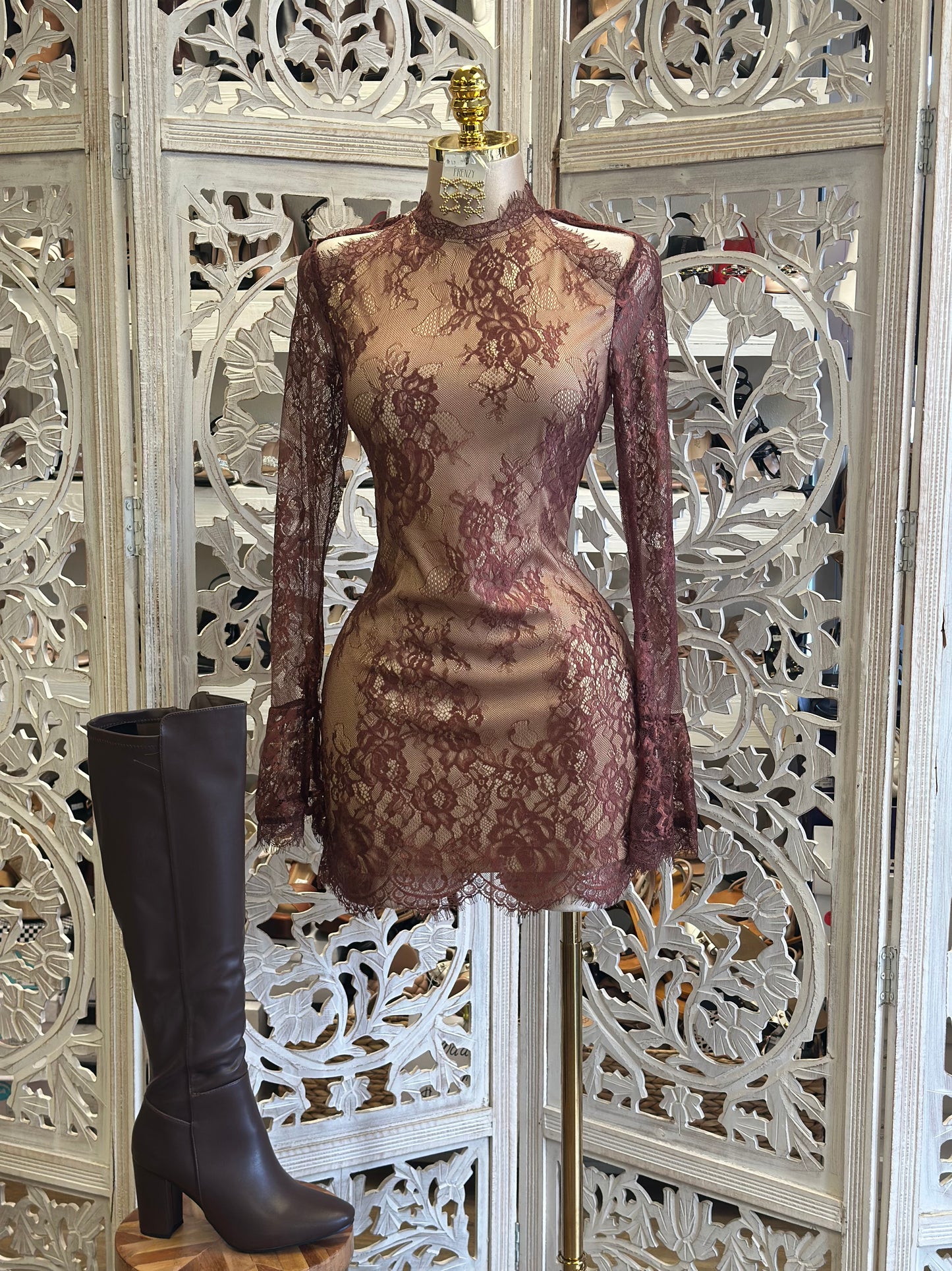 Brown Nude Lace Mini Dress - No estira …  not  Stretchy SIZE UP