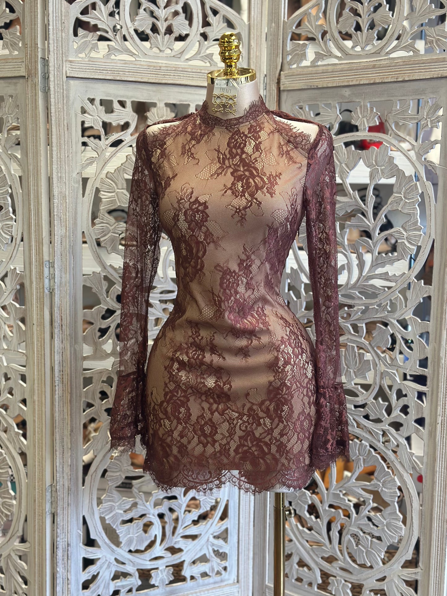 Brown Nude Lace Mini Dress - No estira …  not  Stretchy SIZE UP