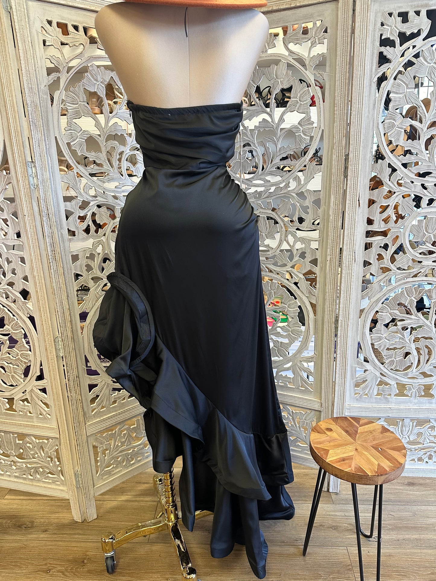 Black Heartlined High Low Dress- Not Stretchy, No Estira viene reducido