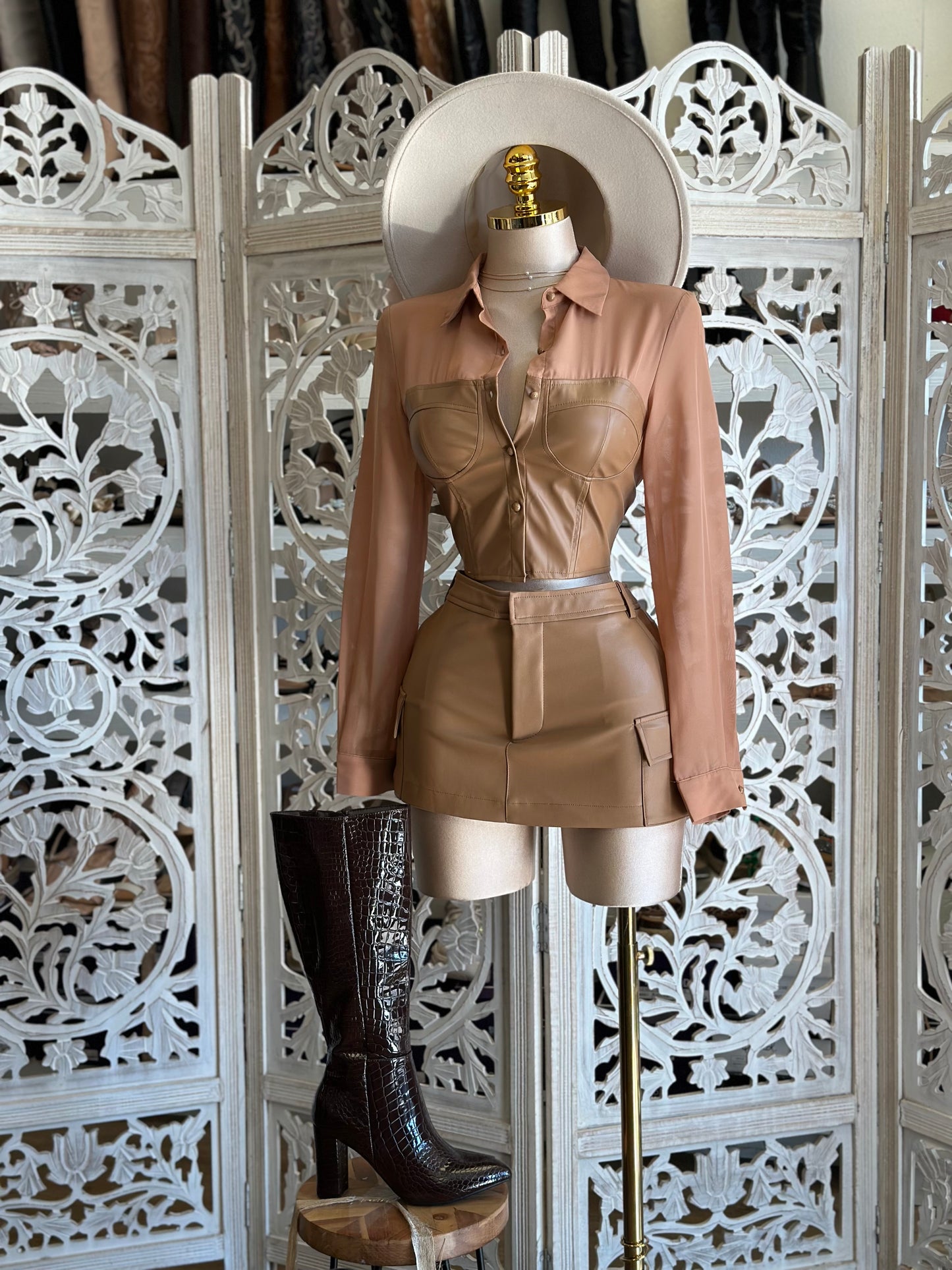Brown Faux Leather Skort Set - Stretchy, Estira poco
