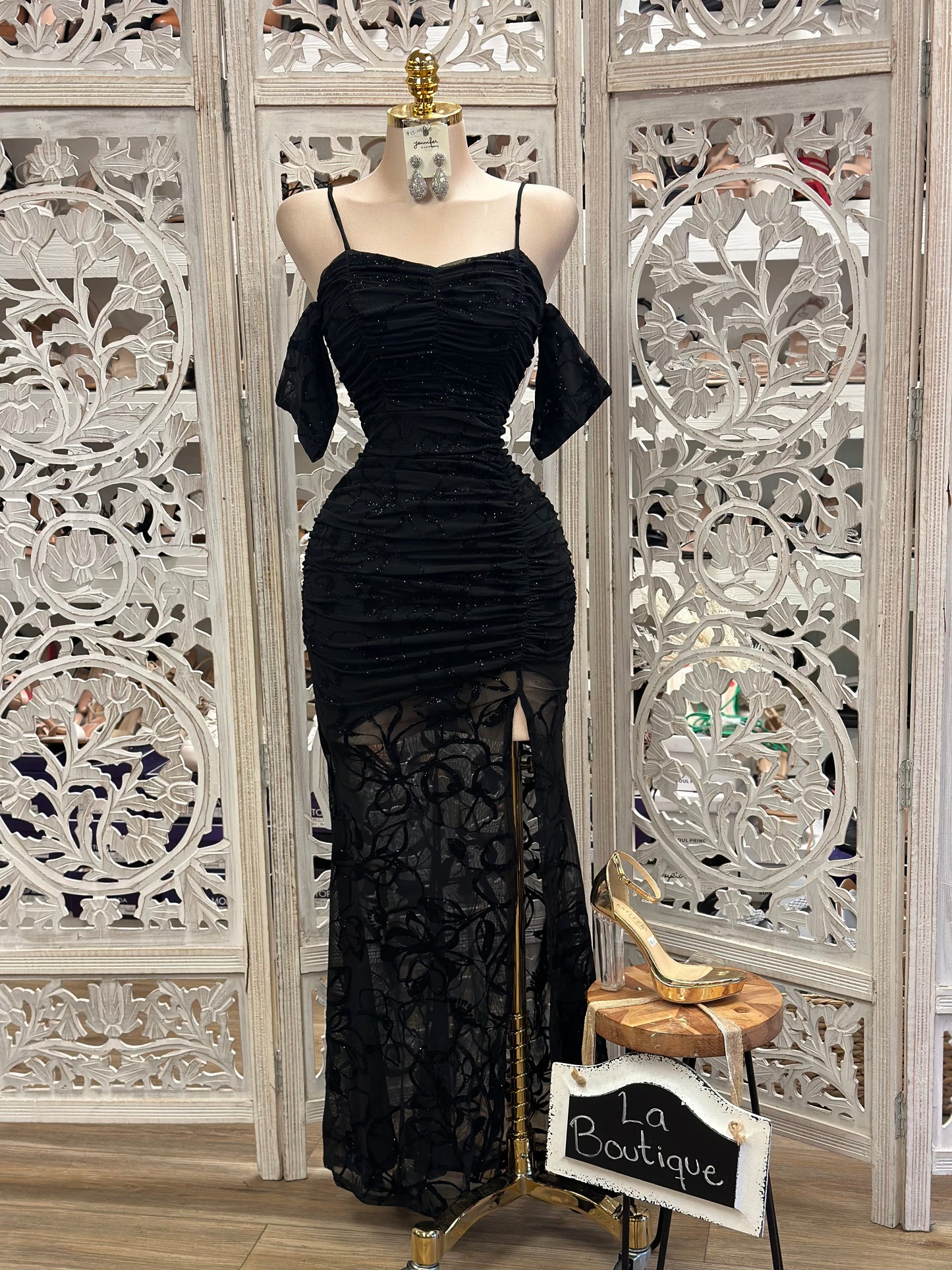 Black Lace Sequin Gown- Slightly Stretchy, Estira Poco .. viene reducido ..