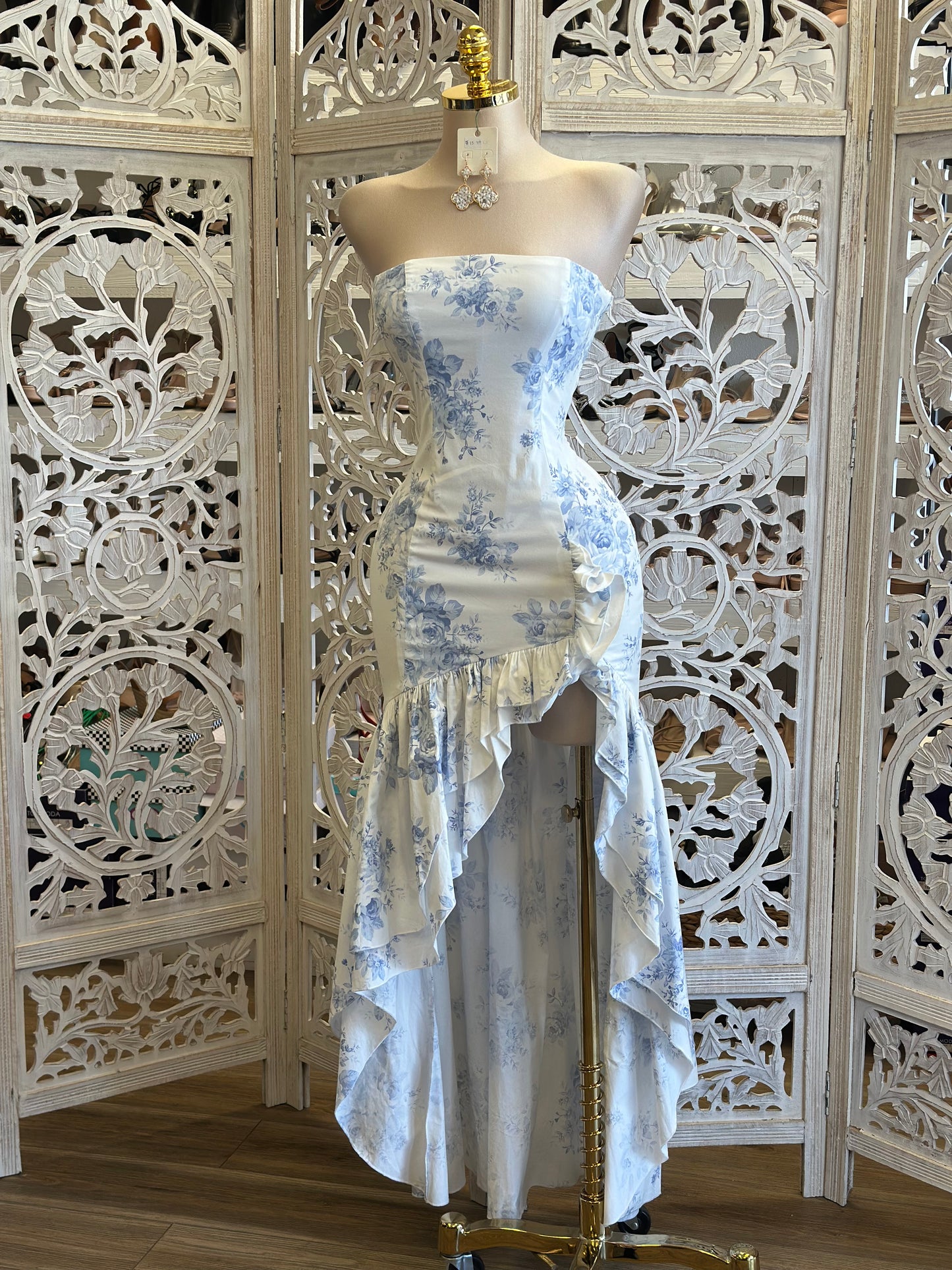 Dreamy Floral Blue Dress- Slightly Stretchy, Estira Poco