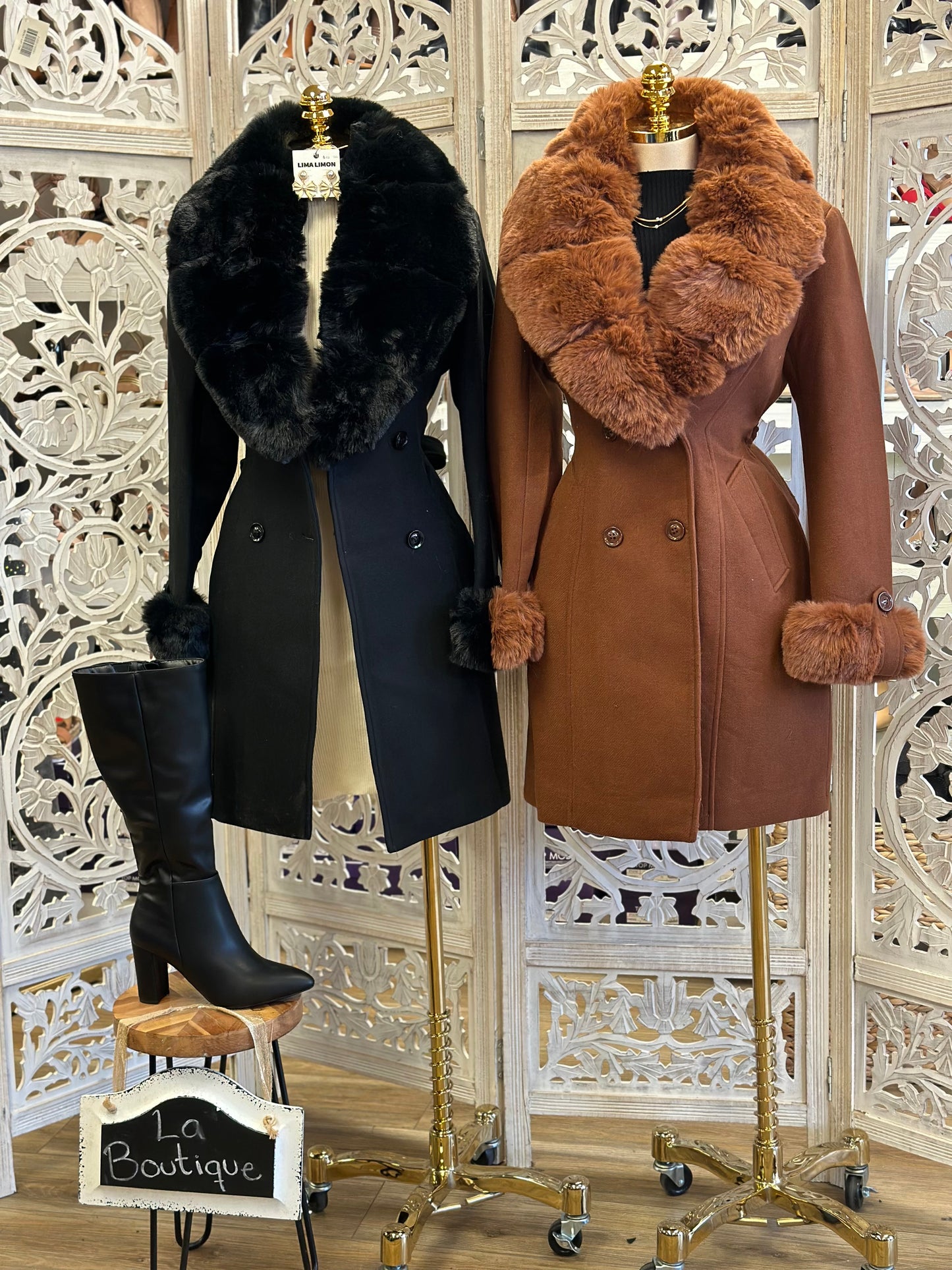 Fur Lined Button Coat- Not Stretchy, No Estira pero viene a su talla