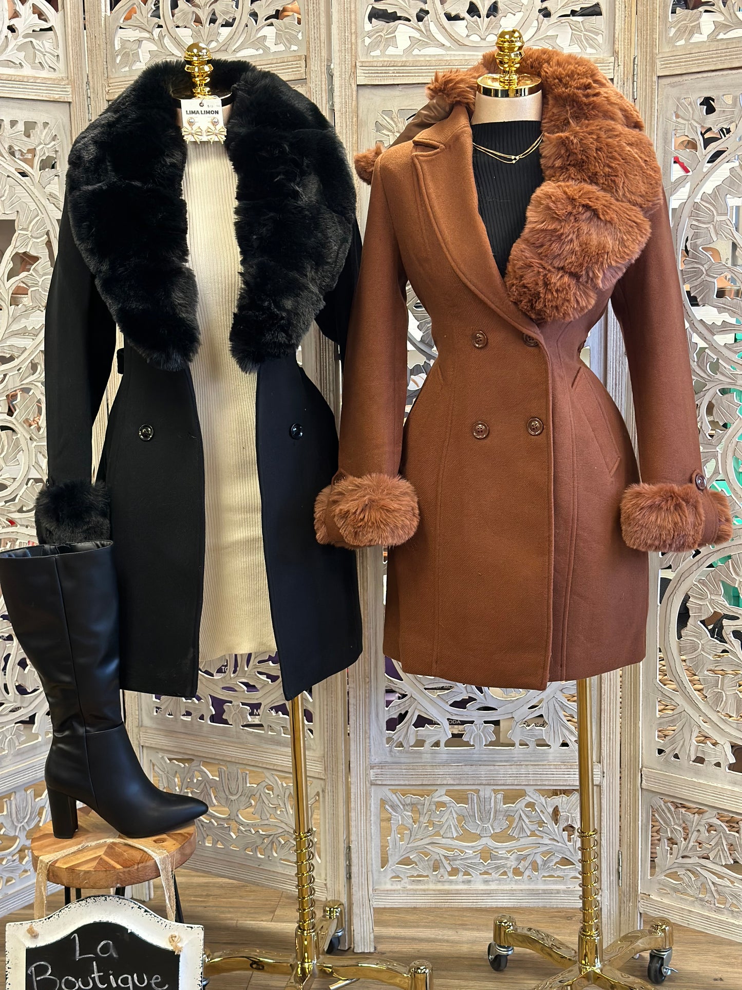 Fur Lined Button Coat- Not Stretchy, No Estira pero viene a su talla