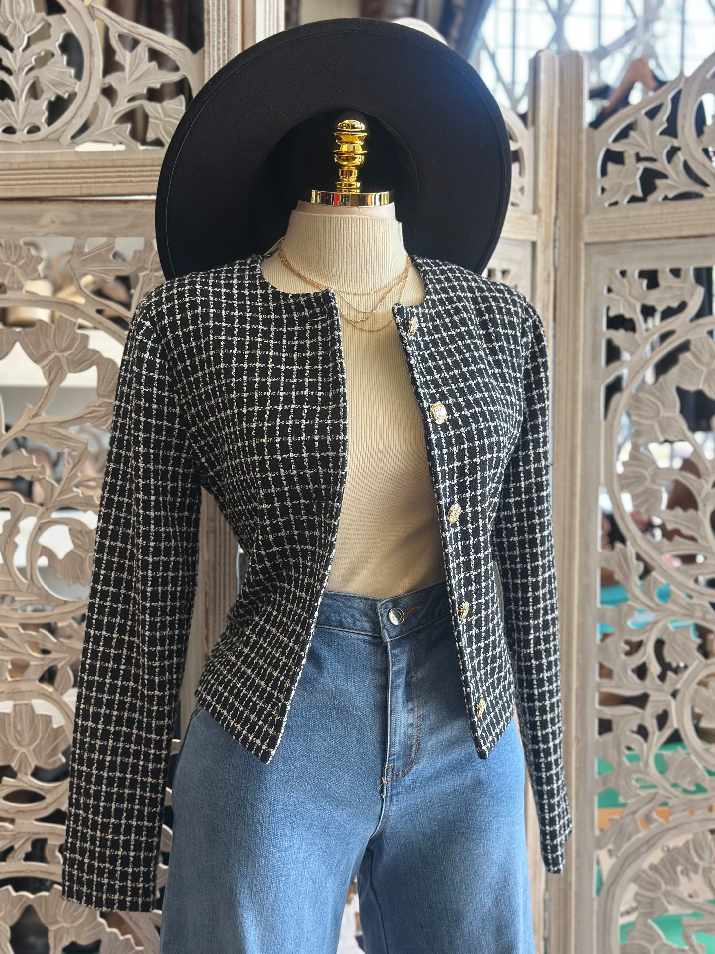 Houndstooth White and Black Pattern Blazer- No Estira, Not Stretchy