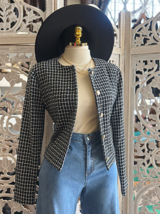 Houndstooth White and Black Pattern Blazer- No Estira, Not Stretchy