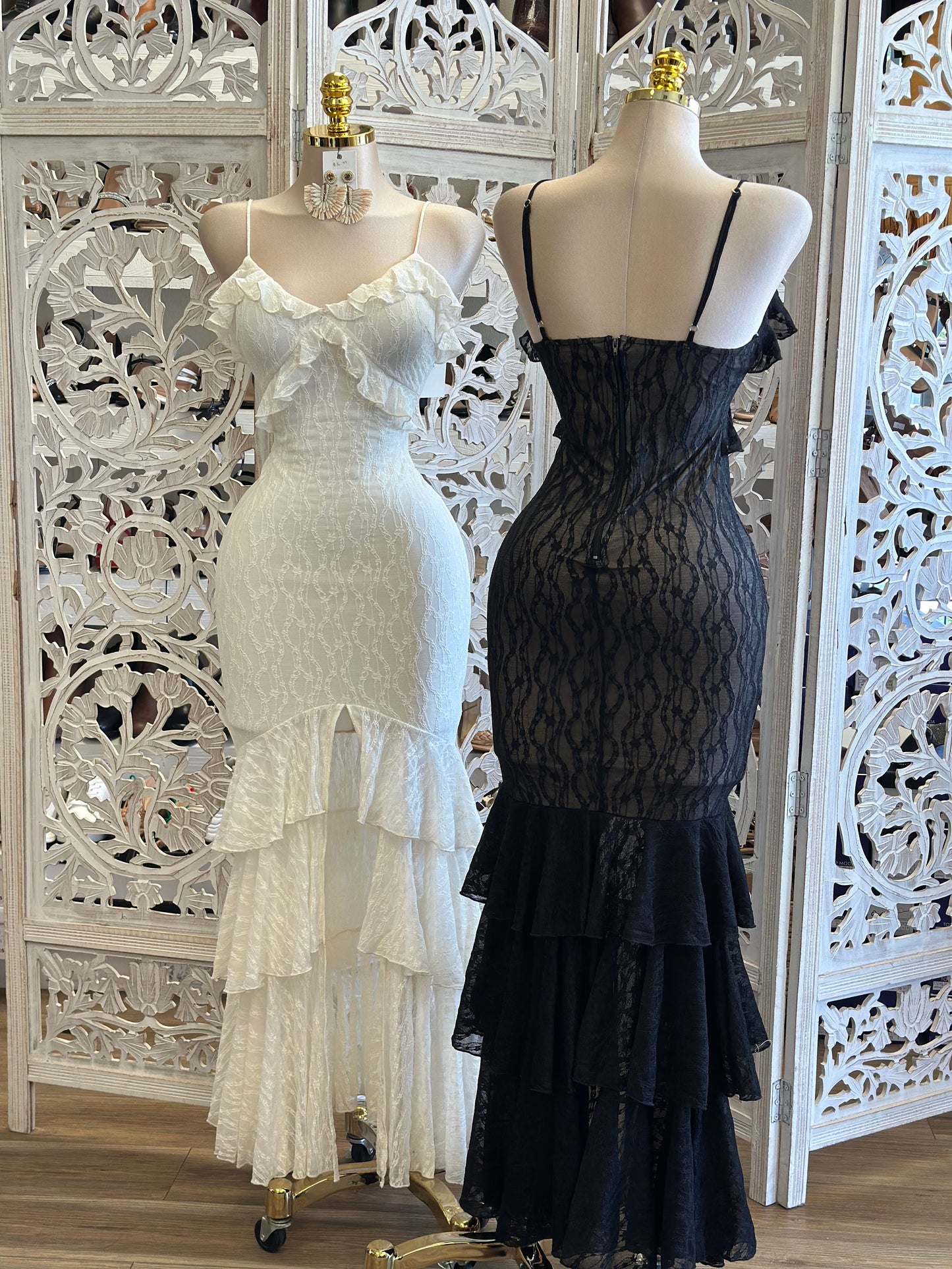 Ruffle Lace Layered Dress-Estira Poco , Slightly Stretchy