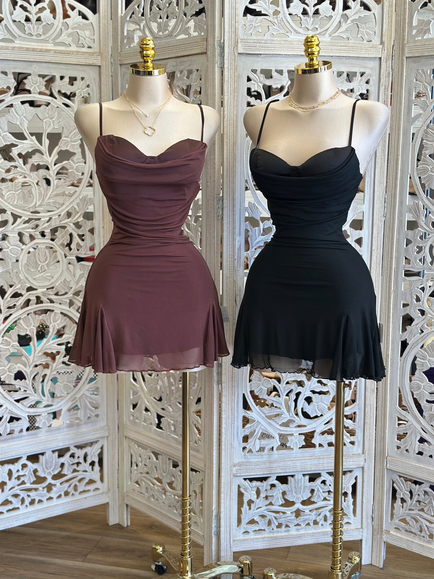 Ruffle Cami Mini Dress - Estira, Stretchy.. viene reducido..