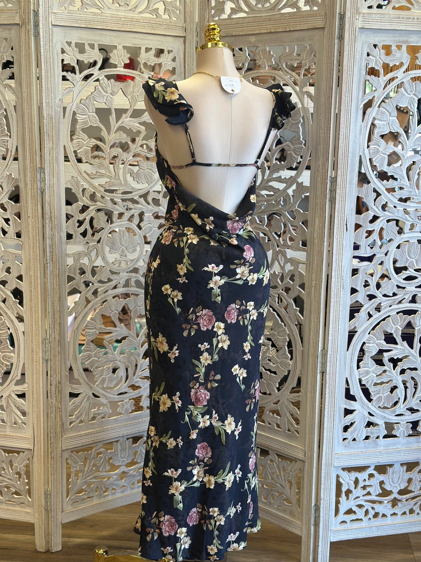 Black Slim Fit Floral Dress-No Estira, Not Stretchy