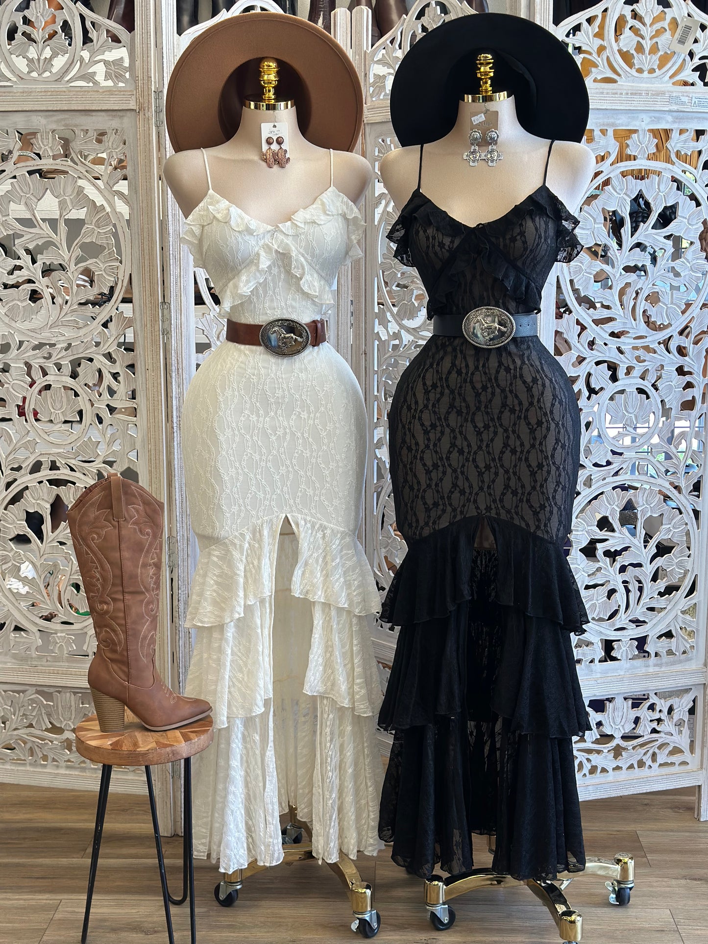 Ruffle Lace Layered Dress-Estira Poco , Slightly Stretchy