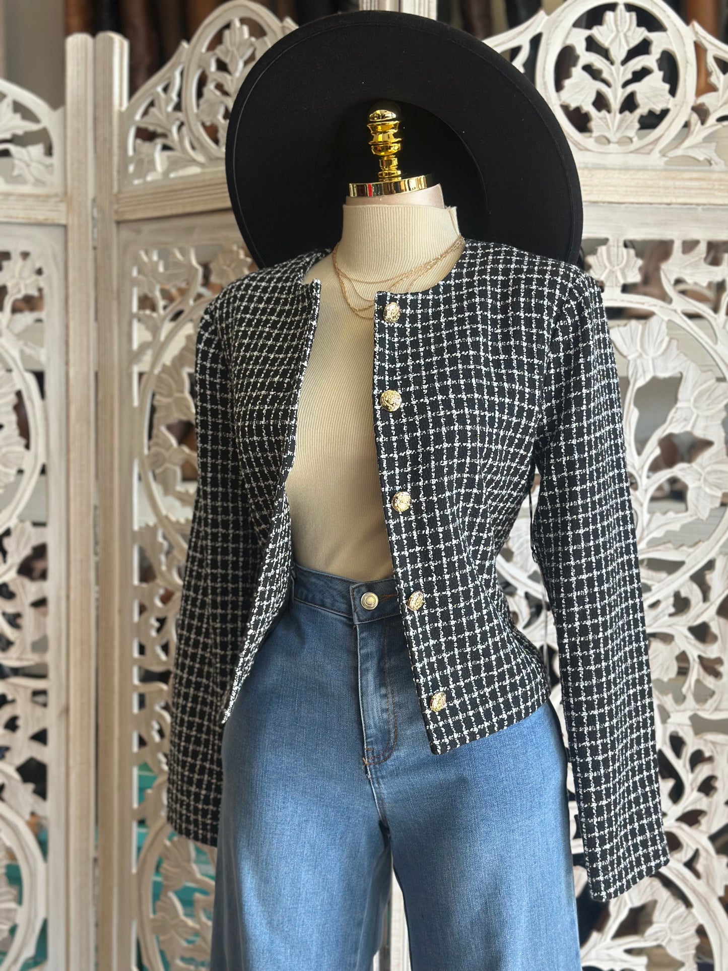 Houndstooth White and Black Pattern Blazer- No Estira, Not Stretchy