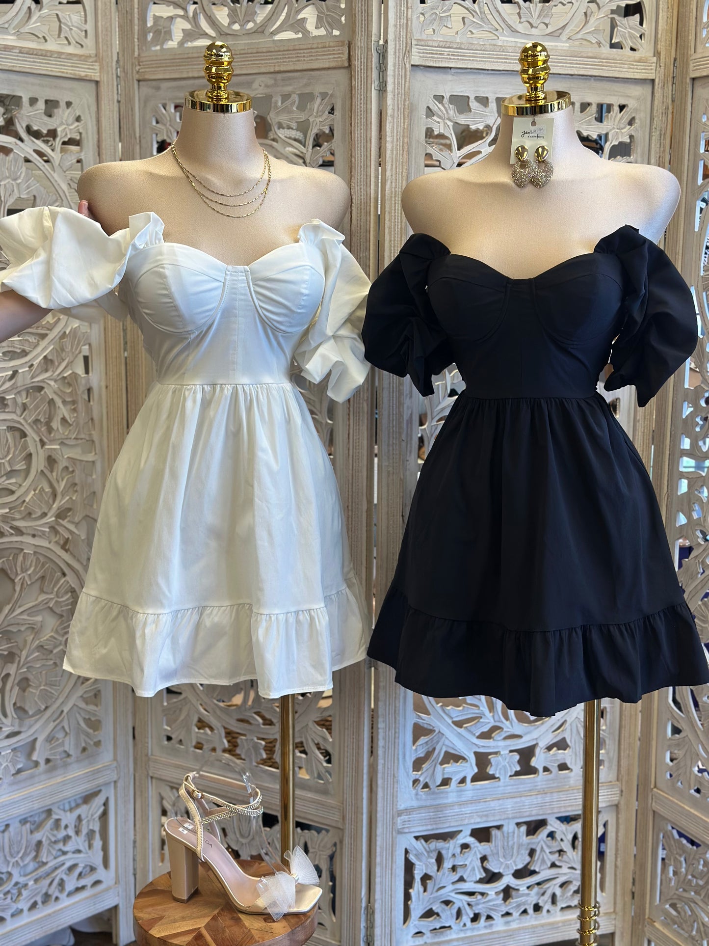 Off Shoulder Puff Sleeve Mini Dress-Estira Poco, Slightly Stretchy