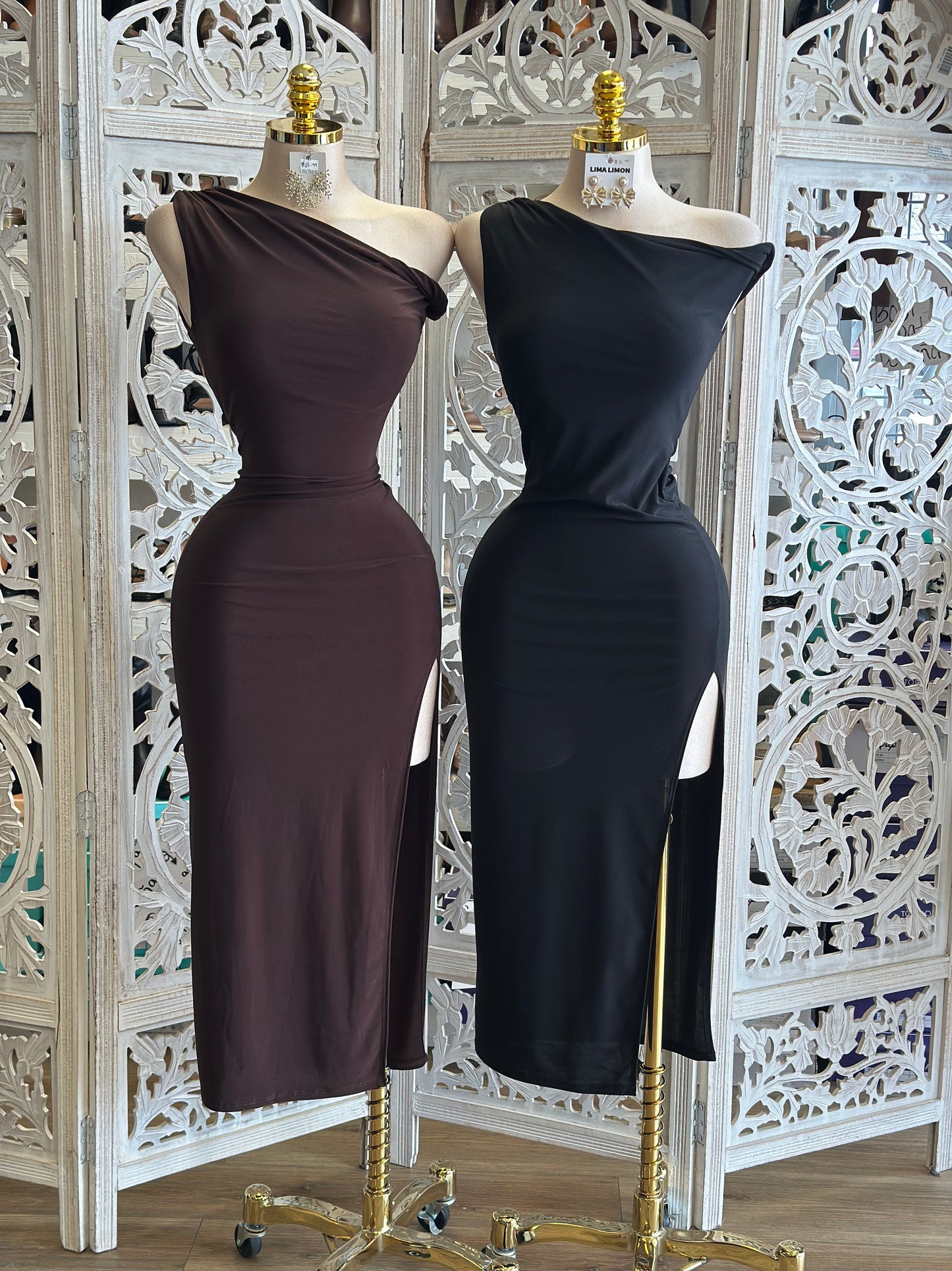 Asymmetrical Solid Slit Dress- Stretchy,Estira material delgado