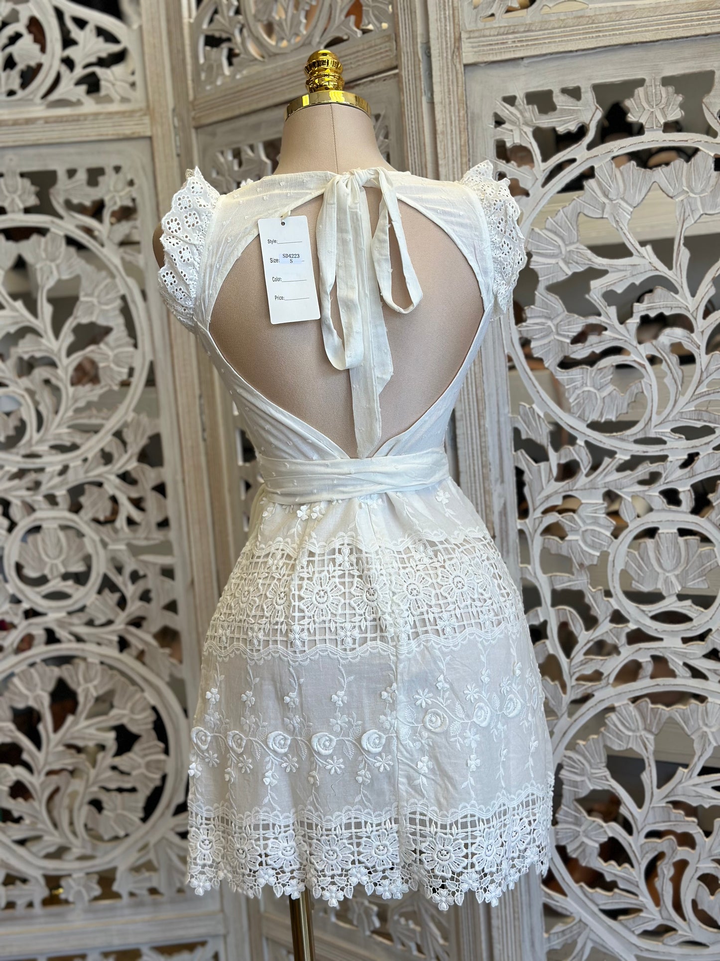 White Lace Ruffle Mini Dress - No Estira, Not Stretchy