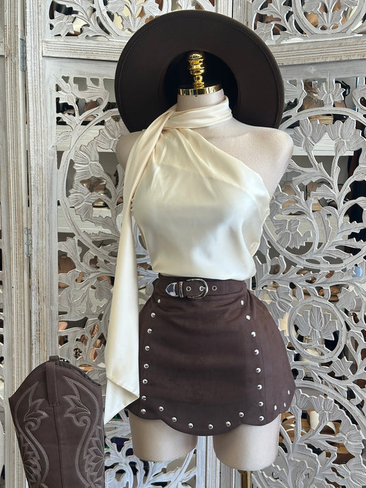 Studded Saddle Mini Skirt - Estira Poco, Slightly Stretchy