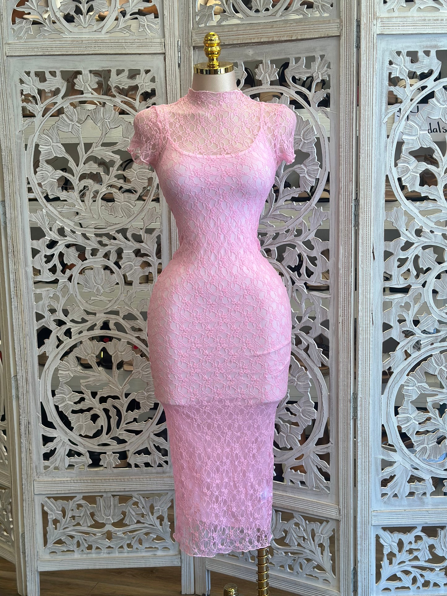 Bubble Pink Lace Maxi Dress - Estira Poco, Slightly Stretchy