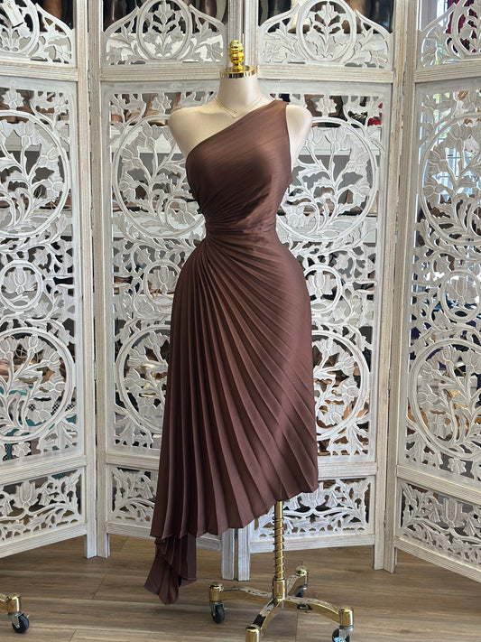 Earth Brown Pleated One Sleeve Midi Dress -  Estira Poco , Slightly Stretchy