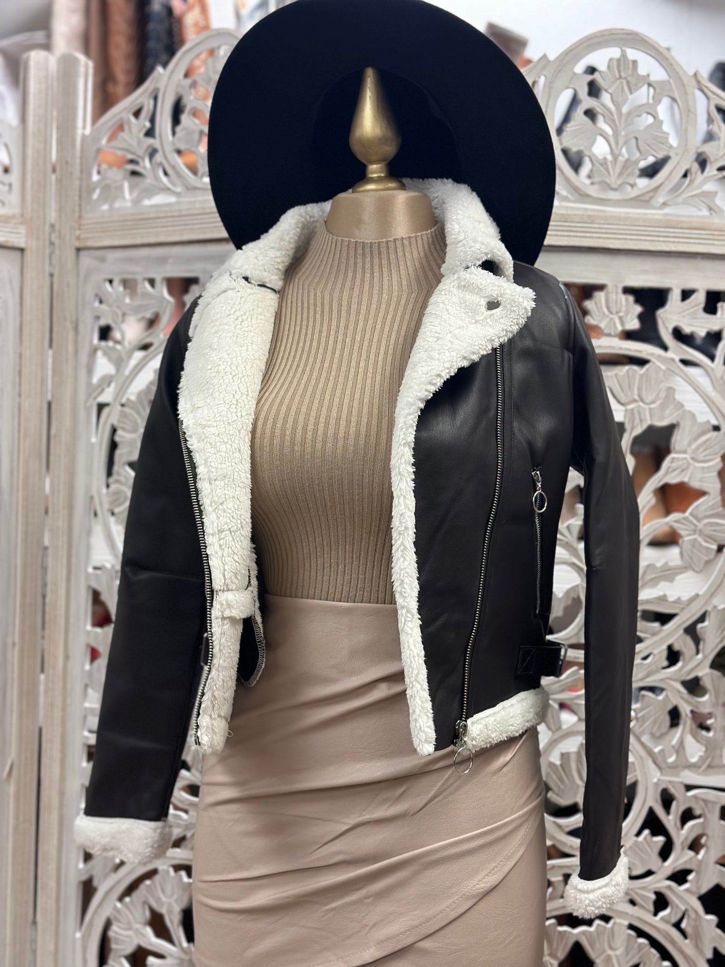 Sherpa Lined Faux Leather Jacketñ q