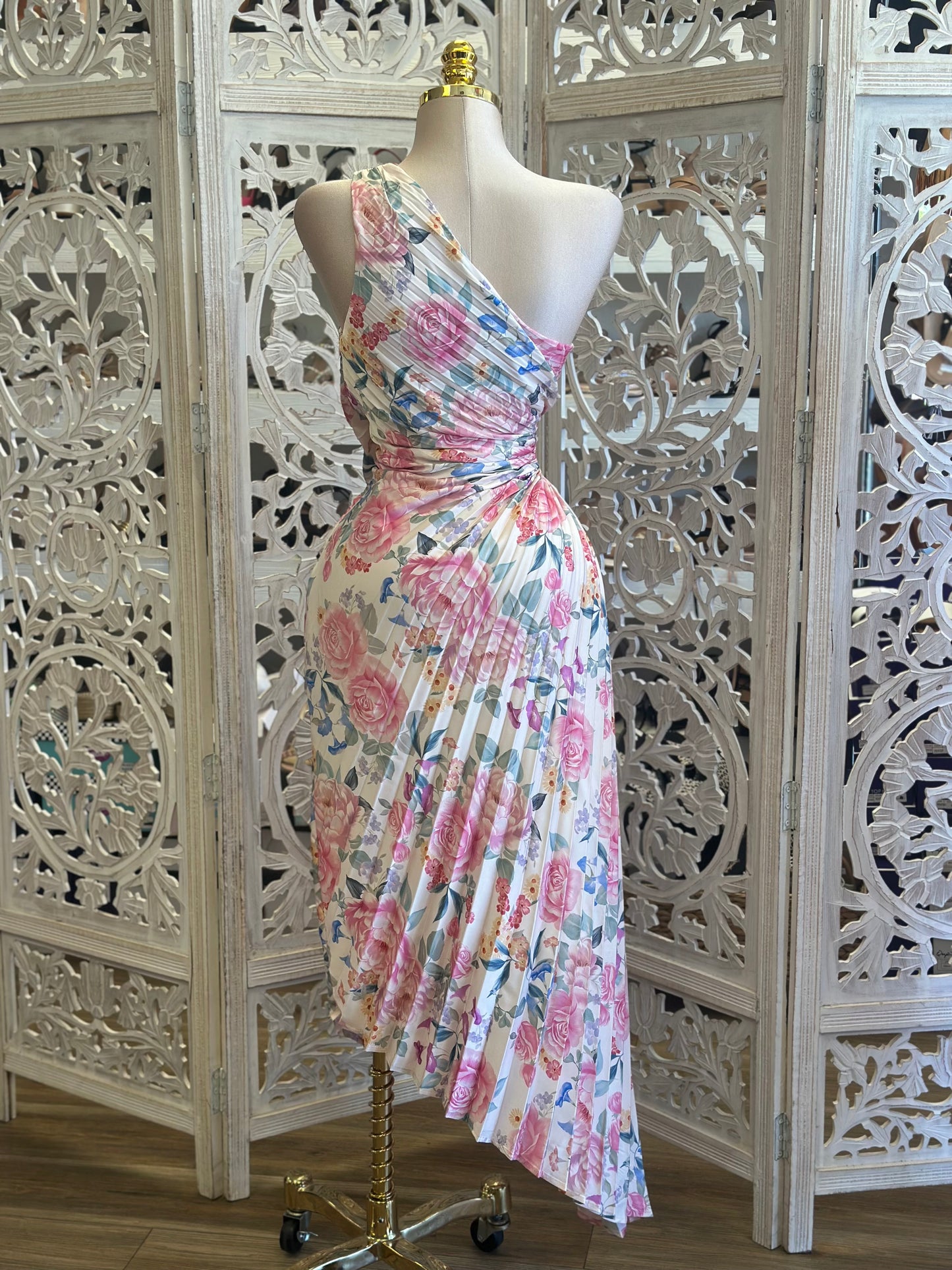 Pleated Pastel Floral Dress-No Estira, Not Stretchy