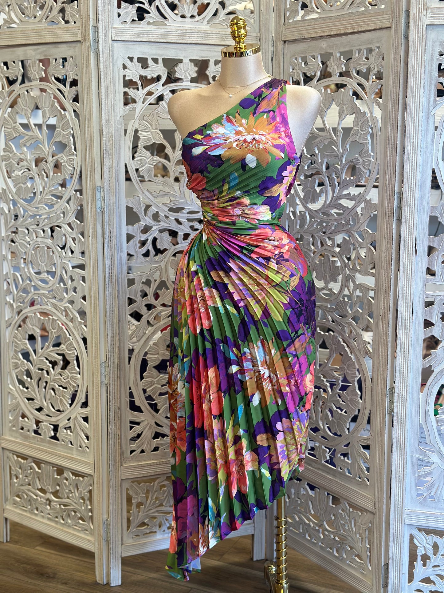 Pleated Multi Colo One Sleeve Dress - Not Stretchy, No Estira