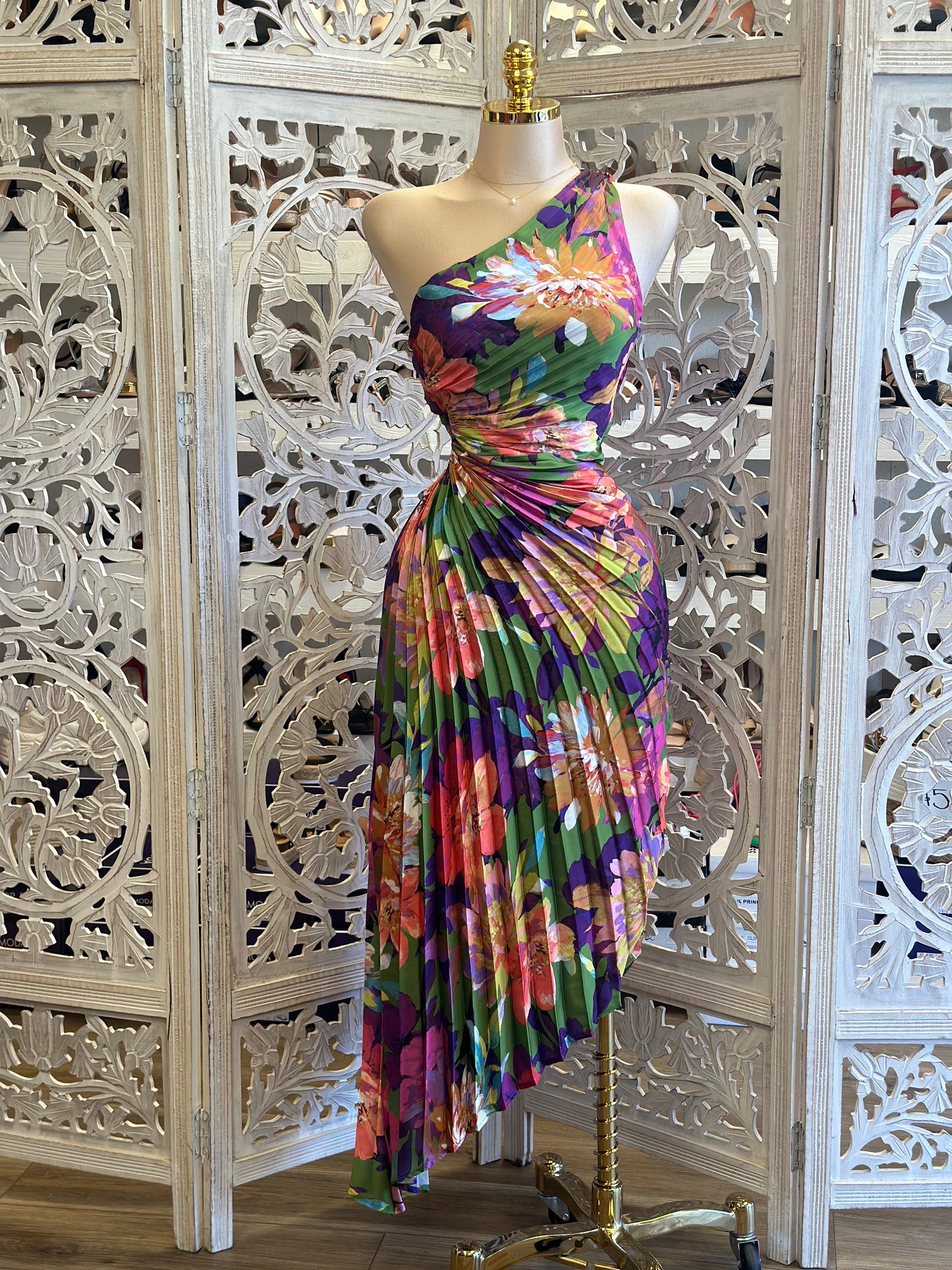 Pleated Multi Colo One Sleeve Dress - Not Stretchy, No Estira