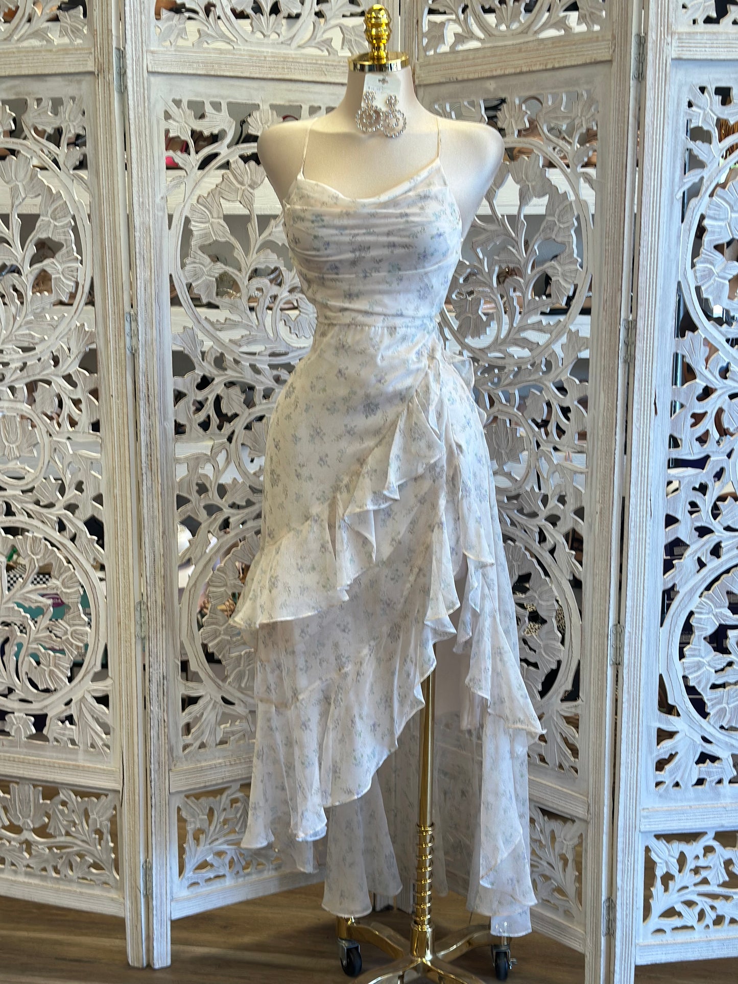 Dainty Floral Ruffle Dress-No Estira, Not Stretchy