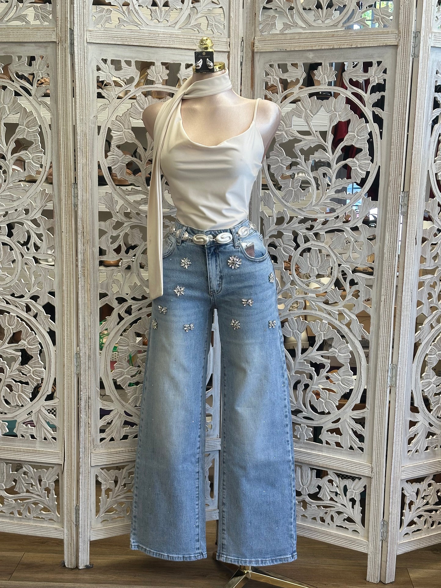 Floral Rhinestones Wide Leg Jeans -Estira Poco  , Slightly Stretchy